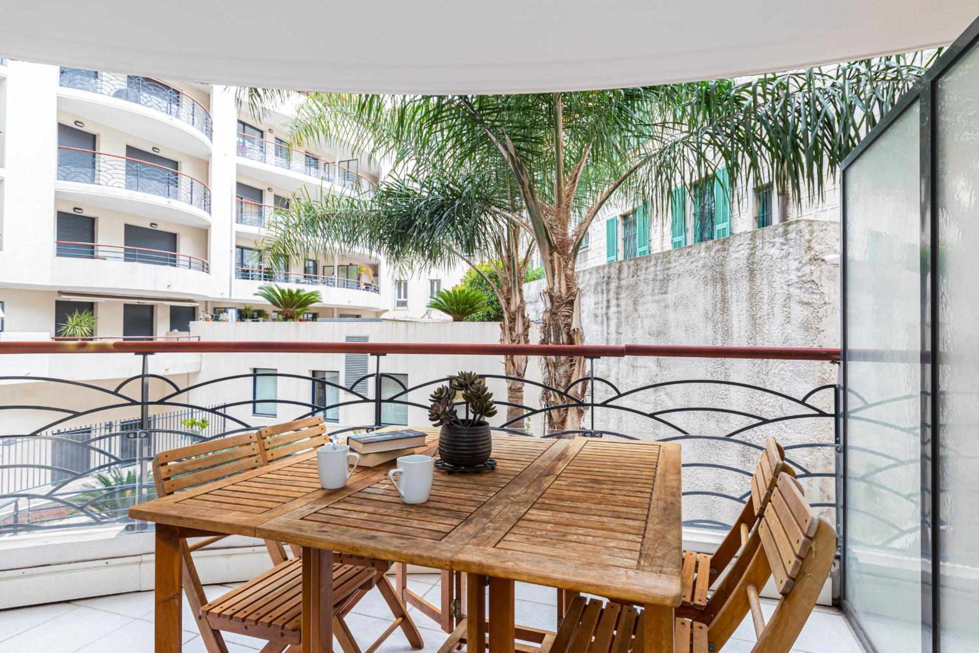 Apartment 1 Bedroom Downtown Carre D'or With Garage *