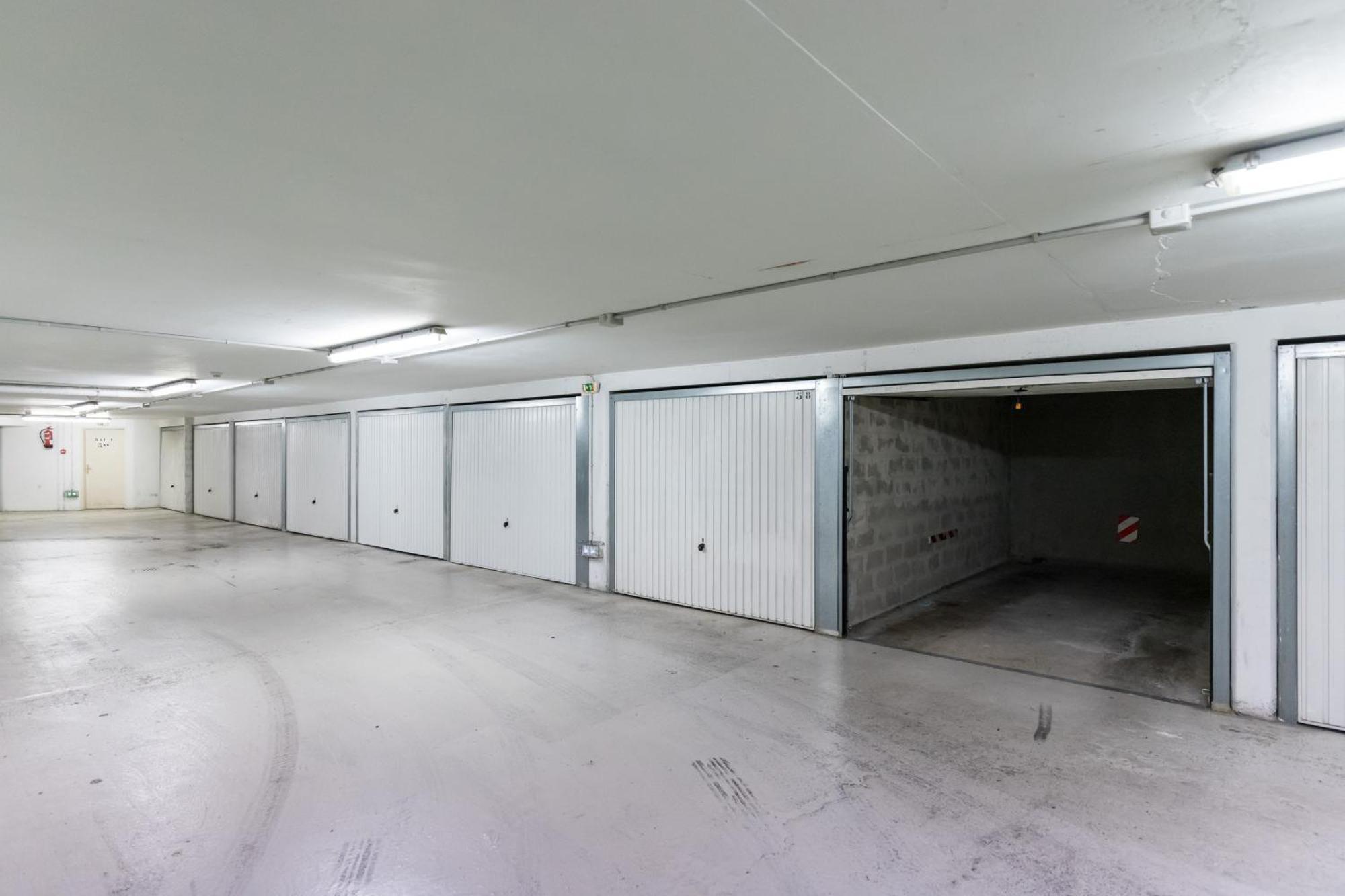 Apartment 1 Bedroom Downtown Carre D'or With Garage *